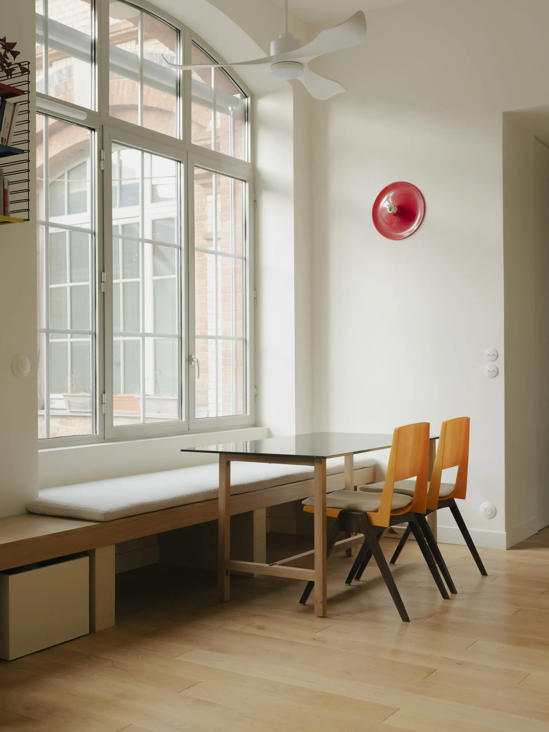 Rénovation d'appartement — salon lumineux